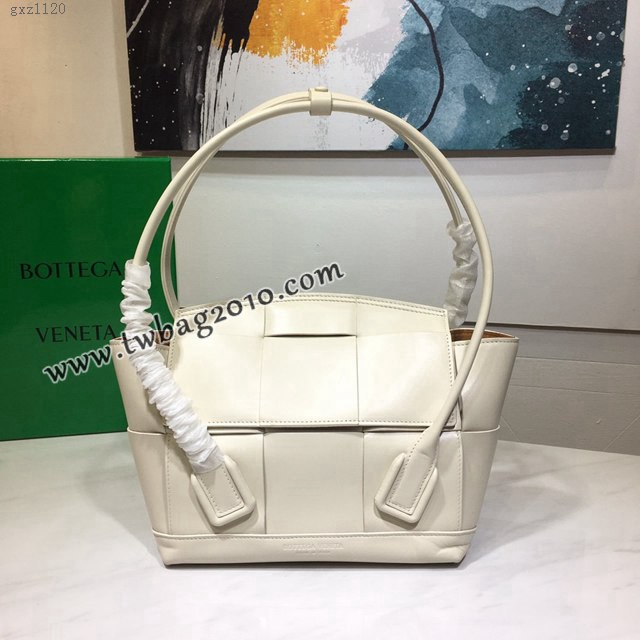 Bottega veneta高端女包 寶緹嘉爆款THE ARCO編織款手提包  BV經典款蝙蝠包  gxz1120