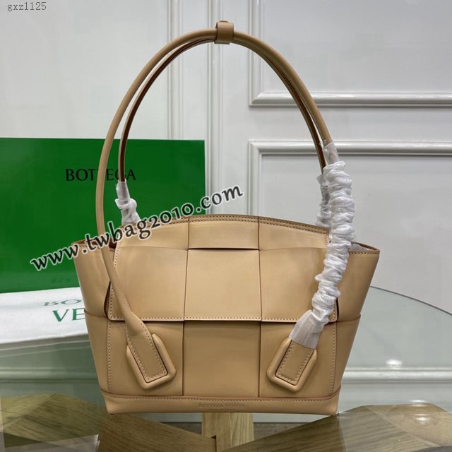 Bottega veneta高端女包 KF009 寶緹嘉爆款THE 杏仁色 ARCO編織款平紋牛皮手提包  BV經典款蝙蝠包  gxz1125