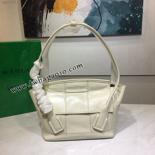 Bottega veneta高端女包 96009s小號 寶緹嘉Arco33油蠟牛皮包 BV經典款蝙蝠包手提包  gxz1239