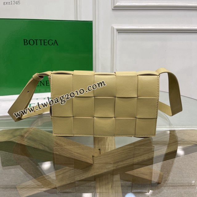 Bottega veneta高端女包 KF0017木薯 寶緹嘉新款放大編織斜挎包 BV經典款Cassette女士單肩斜挎包  gxz1345