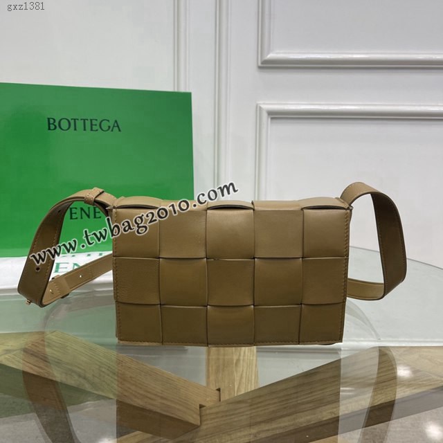 Bottega veneta高端女包 KF0017 寶緹嘉Cassette肩背女包 BV新款放大編織斜挎包  gxz1381