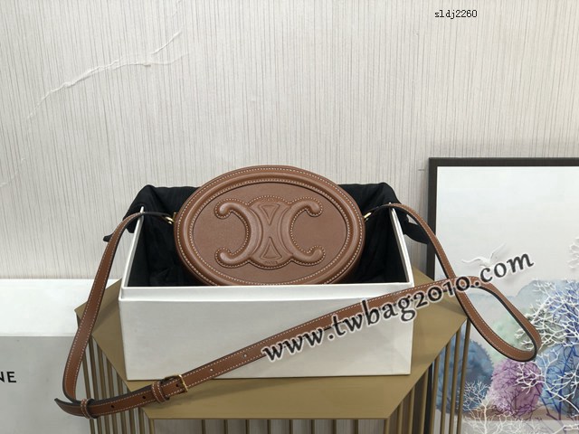 Celine專櫃2023新款經典凱旋門Logo大月餅包斜挎女包 賽琳OVAL CUIR TRIOMPHE大光滑牛皮革橢圓形手袋 sldj2260