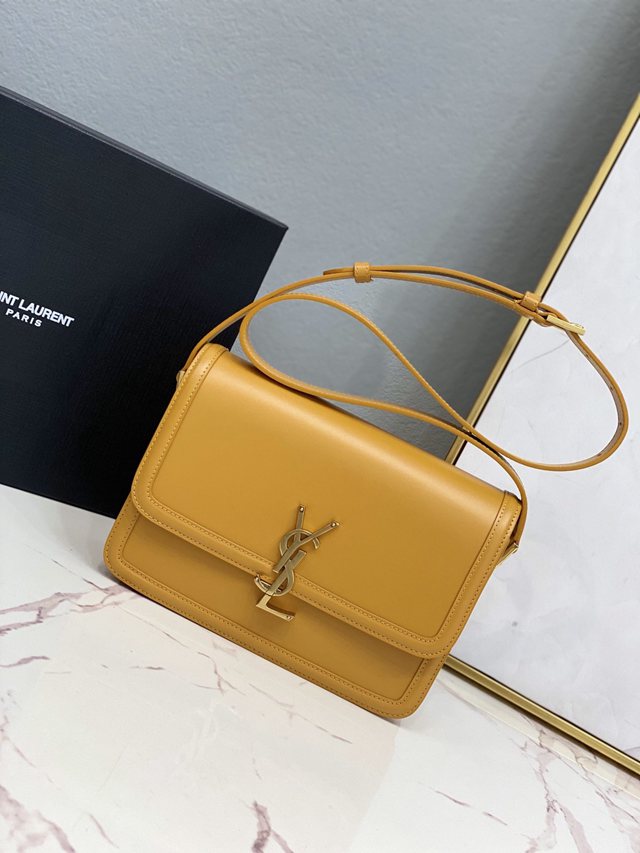 YSL专柜款女包 聖羅蘭經典款MONOGRAM金屬旋扣大號郵差包 YSL肩背斜挎包 634305  jjh1077