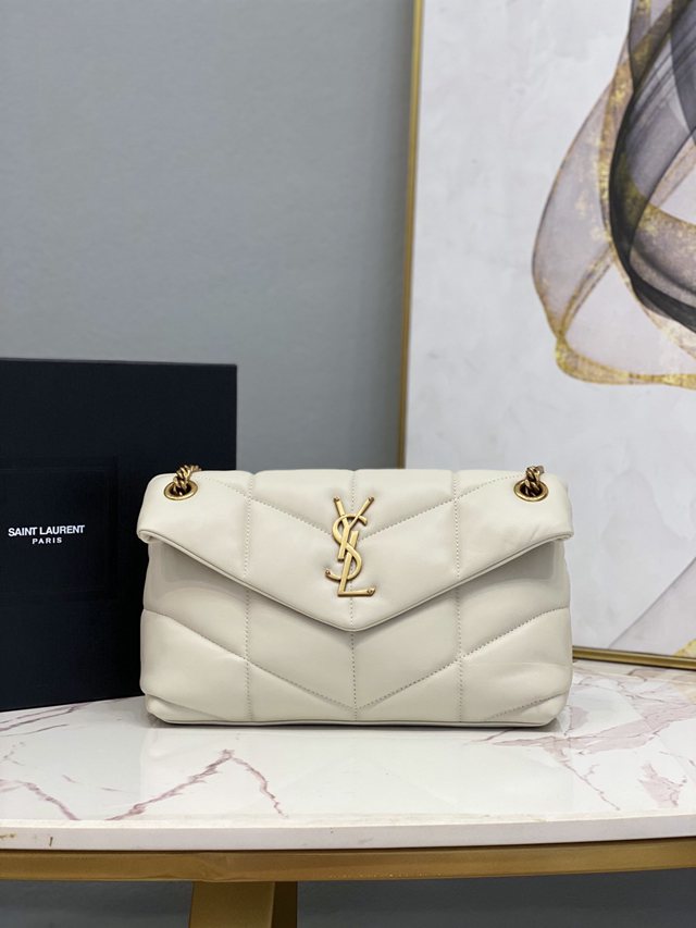 YSL专柜款女包 聖羅蘭經典款LOULOU PUFFER絎縫漆皮小號郵差包 YSL肩背斜挎包 577476  jjh1132