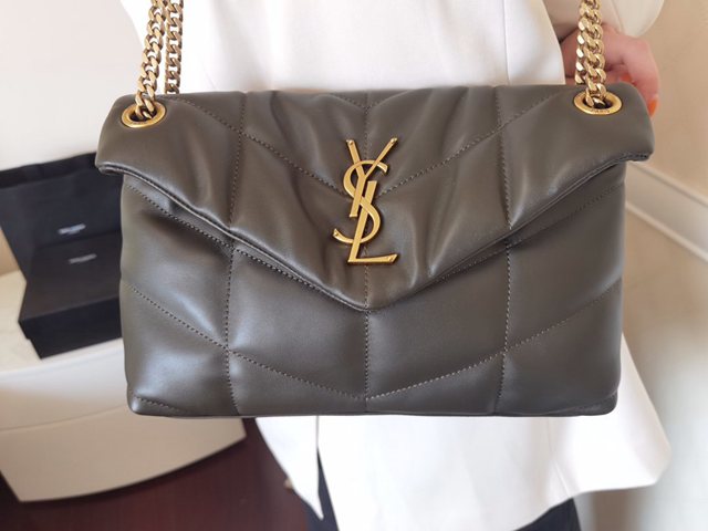 YSL专柜款女包 聖羅蘭經典款LOULOU PUFFER絎縫漆皮小號郵差包 YSL肩背斜挎包 577476  jjh1140