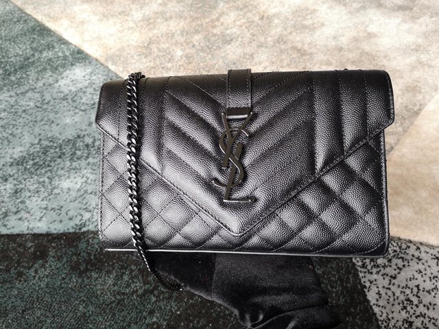 YSL专柜款女包 聖羅蘭經典款原廠皮ENVELOPE粒面壓花絎縫紋小號信封包 526286  jjh1162
