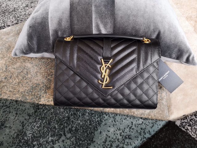 YSL专柜款女包 聖羅蘭經典款原廠皮ENVELOPE粒面壓花絎縫紋中號信封包 487206  jjh1166