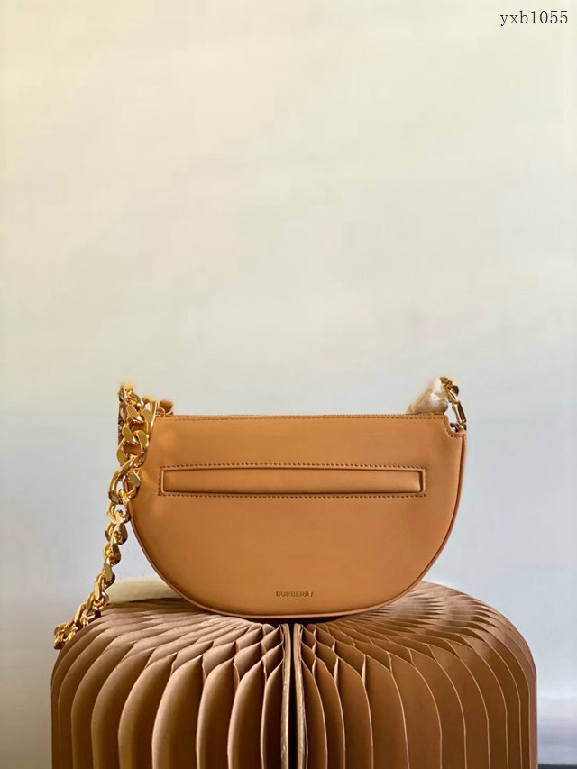 Burberry專門店新款弧形包女士鏈條小挎包 巴寶莉時裝秀款肩背包 yxb1055