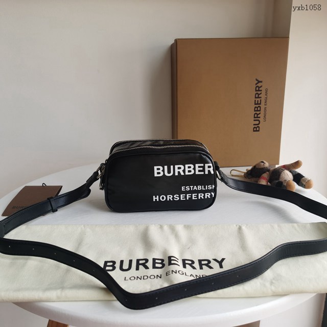 Burberry專門店新款多種背法小包 巴寶莉女款休閒肩背包 yxb1058