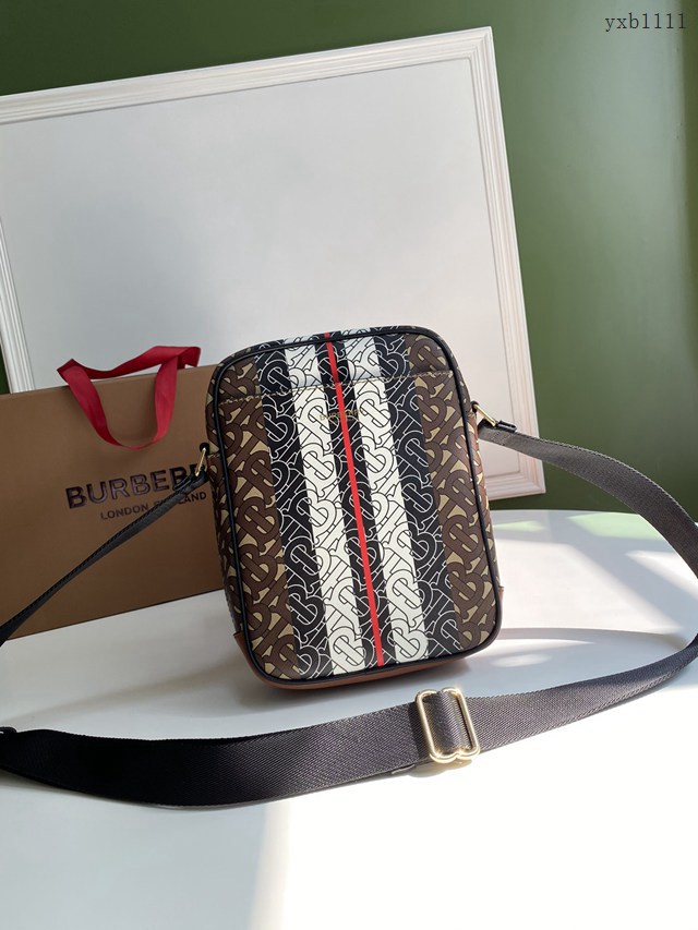 Burberry專門店新款TB斜背包 巴寶莉帆布小號單肩斜挎男包 yxb1111