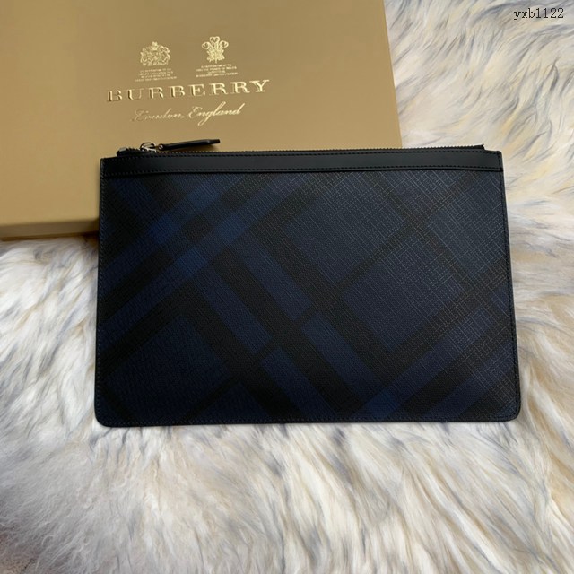 Burberry專門店新款男士專櫃最新手拿包 巴寶莉格紋拉鏈收納袋手包 yxb1122