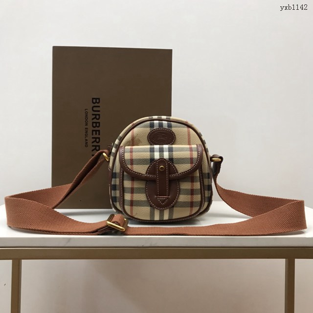 Burberry專門店新款中古款圓蛋包 巴寶莉戰馬Pvc配牛皮小斜挎包 yxb1142
