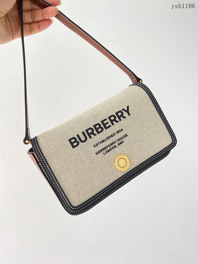 Burberry專門店新款鞣制粒紋皮革白色帆布包 巴寶莉女款單肩斜挎包 yxb1196