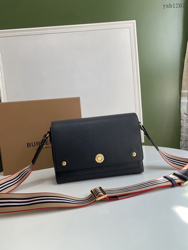 Burberry專門店新款粒紋皮革斜背包 巴寶莉單肩斜挎包 yxb1207