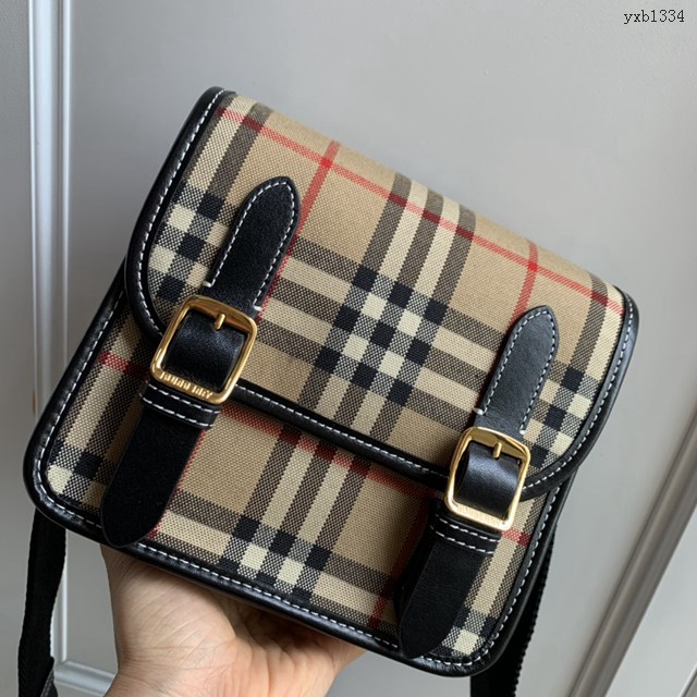 Burberry專門店新款經典格紋帆布斜挎包 巴寶莉男女通用款肩背包 yxb1334