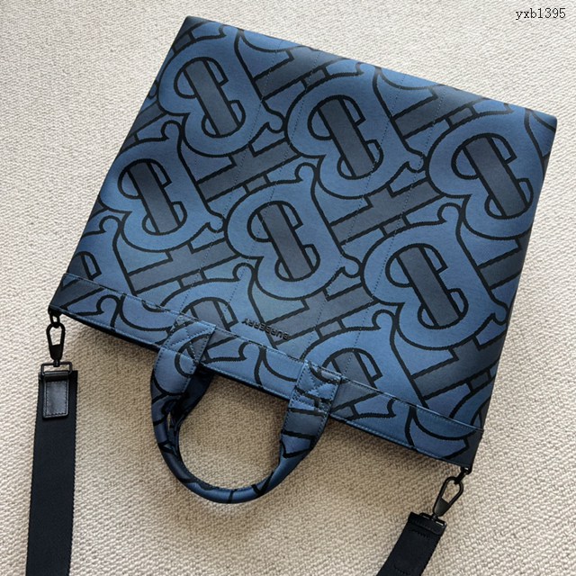 Burberry專門店新款郵差包 巴寶莉經典的Bt印花圖案手提肩背男包 yxb1395