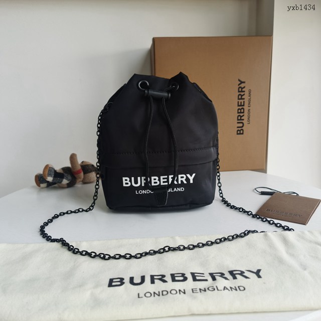 Burberry專門店新款鏈條收納小水桶包 巴寶莉經典休閒肩背女包 yxb1434