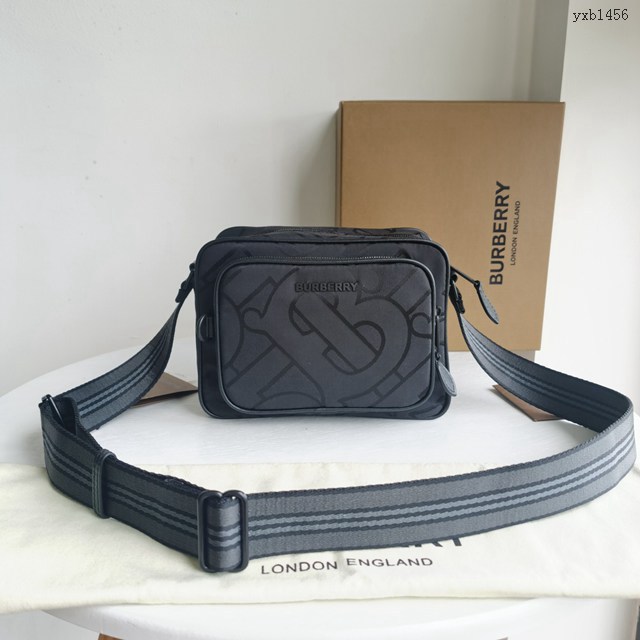 Burberry專門店新款男士相機包 巴寶莉復古格紋斜背包 yxb1456