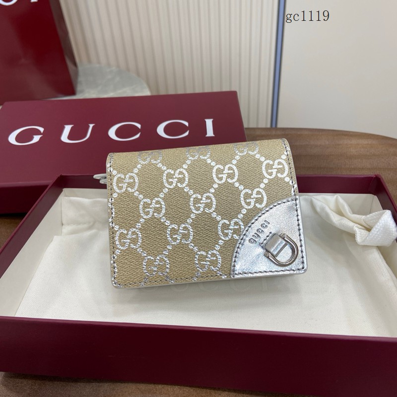 Gucci專櫃2026新款銀色印花D形環扣錢包 古馳Emblem系列按扣短款女士錢夾 820692  gc1119
