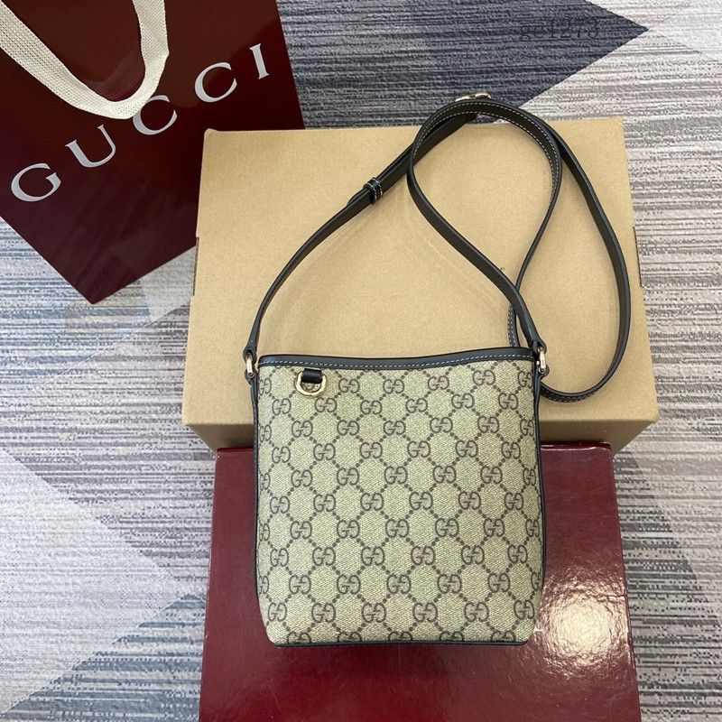Gucci專櫃2025秋冬系列迷你水桶包 古馳Emblem系列女士小號托特肩背斜挎包 847090 gc1273