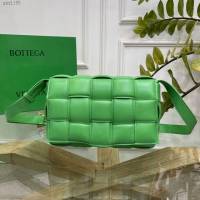 Bottega veneta高端女包 寶緹嘉編織小牛皮肩背包 BV經典款Cassette枕頭包  gxz1155
