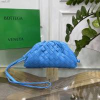 Bottega veneta高端女包 98061 寶緹嘉粗格編織羊皮雲朵POUCH手拿包 BV經典款女包  gxz1157