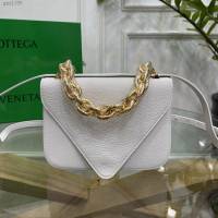 Bottega veneta高端女包 KF0021 寶緹嘉白色荔枝紋肩背女包 BV2021新款V字蓋頭鏈條女包  gxz1335