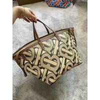 Burberry專門店新款沙灘托特包 巴寶莉手提購物袋 yxb1025