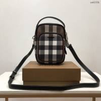 Burberry專門店新款條紋網紋尼龍背帶斜挎男包 巴寶莉男士斜背包 yxb1034