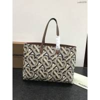 Burberry專門店新款特托包 巴寶莉經典TB圖案手提購物袋 yxb1070