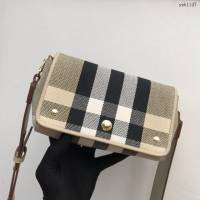 Burberry專門店新款斜背包 巴寶莉格紋棉質帆布女士單肩斜挎包 yxb1147