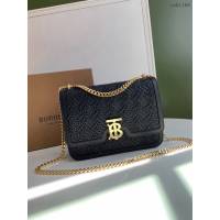 Burberry專門店新款中號TB刺繡絎縫鎖扣包 巴寶莉羔羊皮鏈條單肩斜挎女包 yxb1169