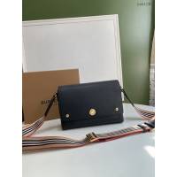 Burberry專門店新款粒紋皮革斜背包 巴寶莉單肩斜挎包 yxb1207
