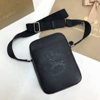 Burberry專門店新款柔軟牛皮斜背包 巴寶莉黑色皮革單肩斜挎男包 yxb1273