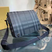 Burberry專門店新款男士信使包 巴寶莉翻蓋斜背包 yxb1300