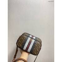 Burberry專門店新款TB相機包 巴寶莉男女款小斜挎包 yxb1313