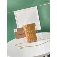 Burberry專門店新款米色皮革水桶包 巴寶莉絎縫時裝秀款羔羊皮鏈條包 yxb1332