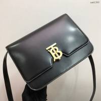 Burberry專門店新款中號TB專屬標識皮革鎖扣包 巴寶莉經典爆款皮革單肩斜背女包 yxb1369