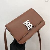 Burberry專門店新款小號TB專屬標識皮革鎖扣包 巴寶莉經典爆款皮革單肩斜背女包 yxb1371