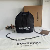 Burberry專門店新款鏈條收納小水桶包 巴寶莉經典休閒肩背女包 yxb1434