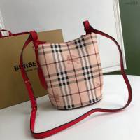Burberry專櫃經典Haymarket格紋肩背女包 巴寶莉簡約風格斜背水桶包 yxb1519