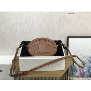 Celine專櫃2023新款經典凱旋門Logo大月餅包斜挎女包 賽琳OVAL CUIR TRIOMPHE大光滑牛皮革橢圓形手袋 sldj2260
