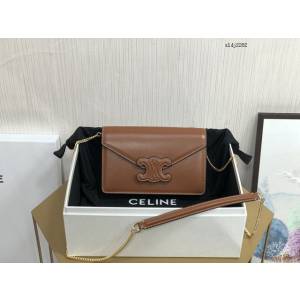 Celine專櫃2023新款CUIR TRIOMPHE斜挎女包 賽琳新品WOC鏈條皮革信封包 10J733 sldj2282