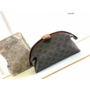 Celine專櫃2023新款TRIOMPHE CANVAS標誌印花牛皮革手袋 賽琳手拿化妝包洗漱包 sldj2336