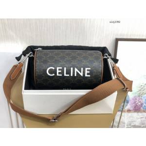 Celine專櫃2023新款經典老花斜挎肩背圓筒包 賽琳標誌印花圓筒包 sldj2352