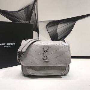 YSL专柜款女包 聖羅蘭經典款Niki油蠟抓皺牛皮小號郵差包 YSL肩背斜挎包 533037  jjh1179