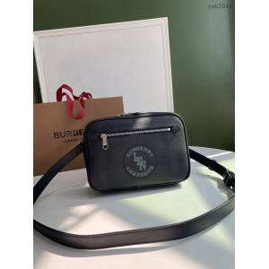 Burberry專門店新款斜背包 巴寶莉London格紋裁片男士單肩斜挎包 yxb1044
