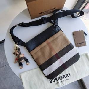Burberry專門店新款男士休閒單肩包 巴寶莉牛皮配原單黃麻面料肩背包 yxb1059