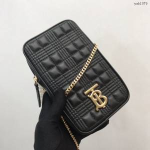 Burberry專門店新款絎縫手機包 巴寶莉Lola蘿拉收納袋鏈條小挎包 yxb1079