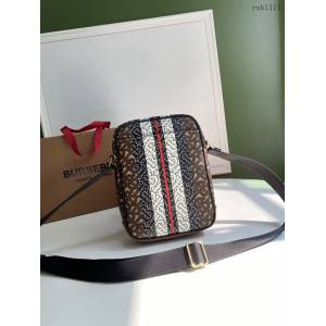 Burberry專門店新款TB斜背包 巴寶莉帆布小號單肩斜挎男包 yxb1111